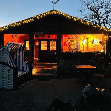 Ostsee Jaegerhuette Am Waldesrand Mit Sauna 아파트 Gelbensande